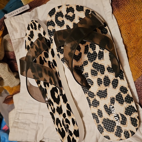 NWOT. Women's Old Navy flip flops size 10 - Picture 4 of 5